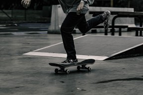九游下载中心-Doinb与西班牙队教练，当电竞战术撞上传统体育管理哲学